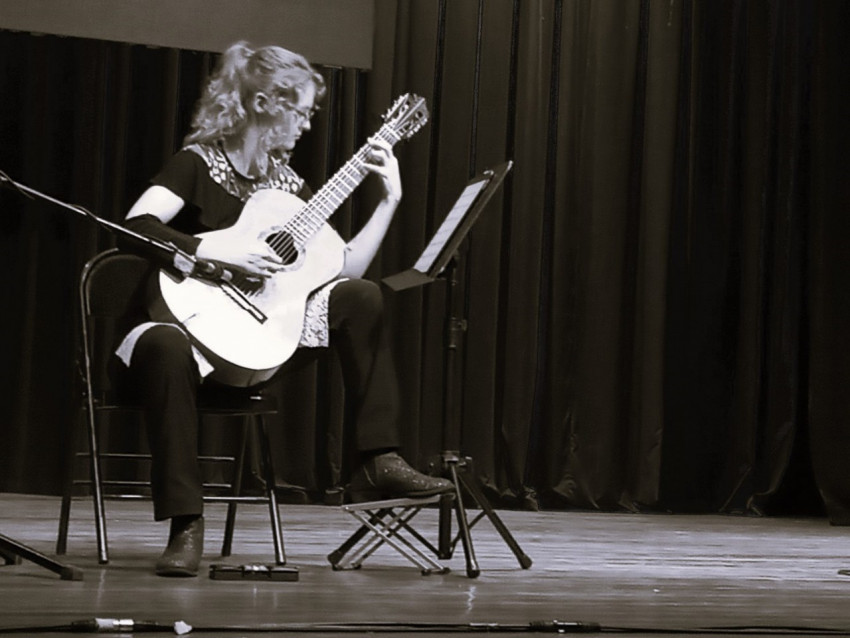 Gallery photo 1 of Kayla Hibbs - Classical Guitar
