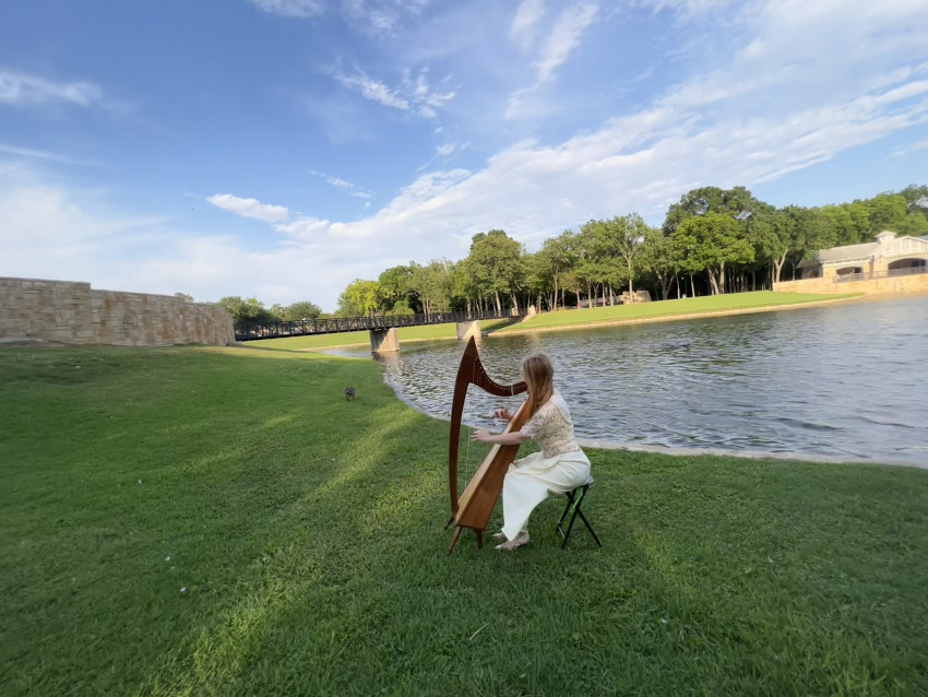 Hire Kinsey Mitton Harp Harpist in Irving, Texas