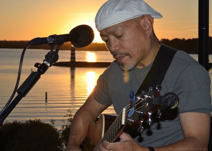 Hire Larry Berenguel Singing Guitarist in Des Moines, Iowa