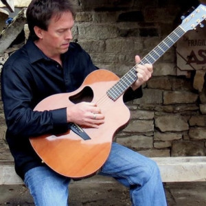 Larry Newsom - Singing Guitarist in Oklahoma City, Oklahoma