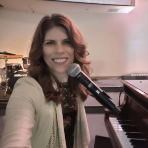 Lauren Hunter - Singing Pianist in Roseville, California