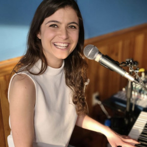 Lauren Pelaia - Singing Pianist in Freehold, New Jersey