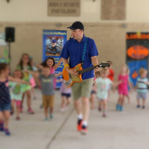 Leonardo Music - Children’s Music / Street Performer in Chicago, Illinois