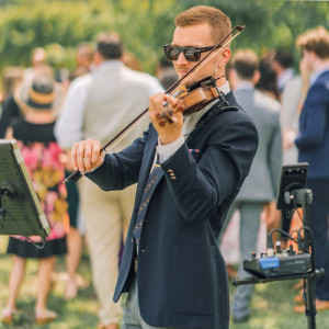 Liam Calhoun - Acoustic/Electric Violin - Violinist / Wedding Musicians in St Catharines, Ontario