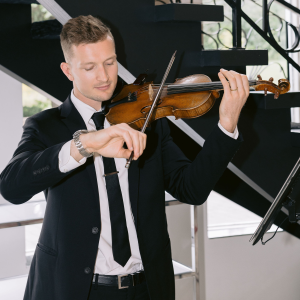 Liam Calhoun - Acoustic/Electric Violin - Violinist / Wedding Entertainment in St Catharines, Ontario