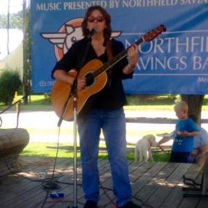 Linda Cullum Music - Singing Guitarist / Acoustic Band in Waitsfield, Vermont