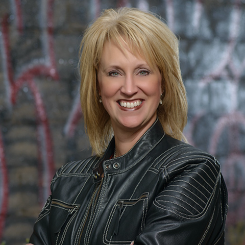 Hire Lisa Brouwer - Motivational Speaker in Sioux Falls, South Dakota