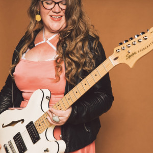 Lisa Mac - Singing Guitarist in Las Vegas, Nevada