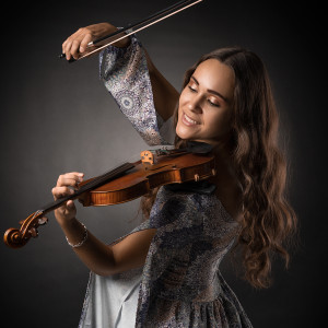 Olena - Loop Violinist, Classical Violinist - Violinist in Vancouver, British Columbia