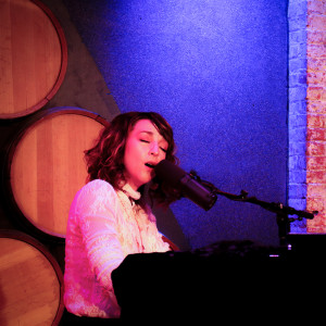 Diana Hickman - Singing Pianist in Brooklyn, New York
