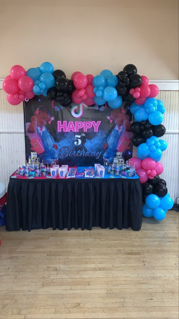 Gallery photo 1 of Lulus Party Decor