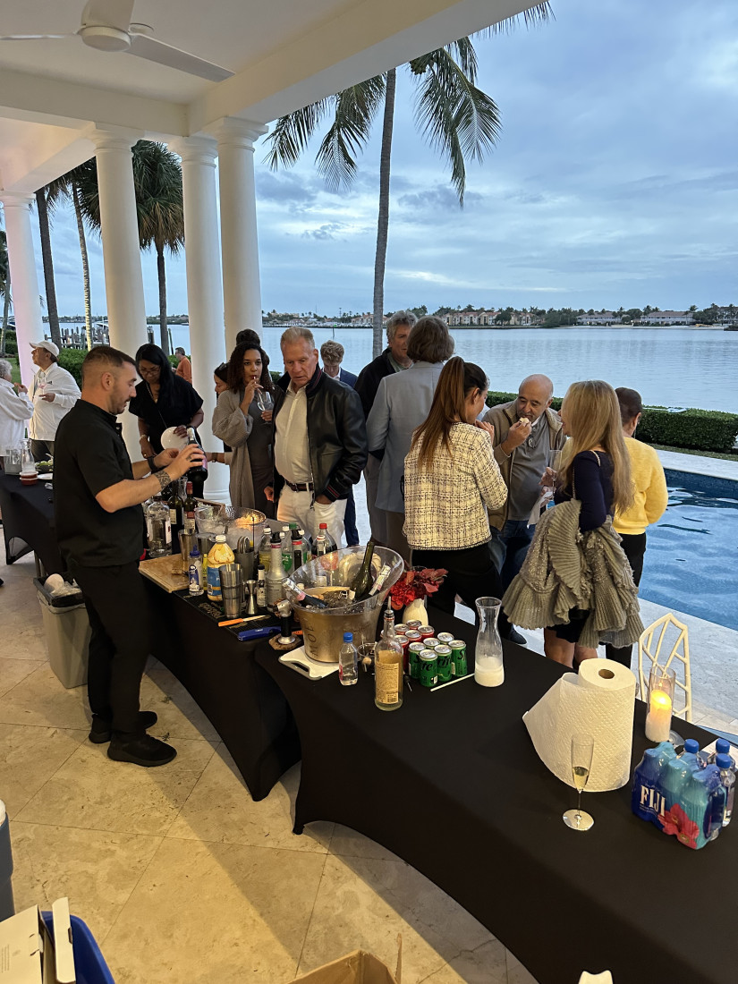 Gallery photo 1 of Luxury Bartending Events