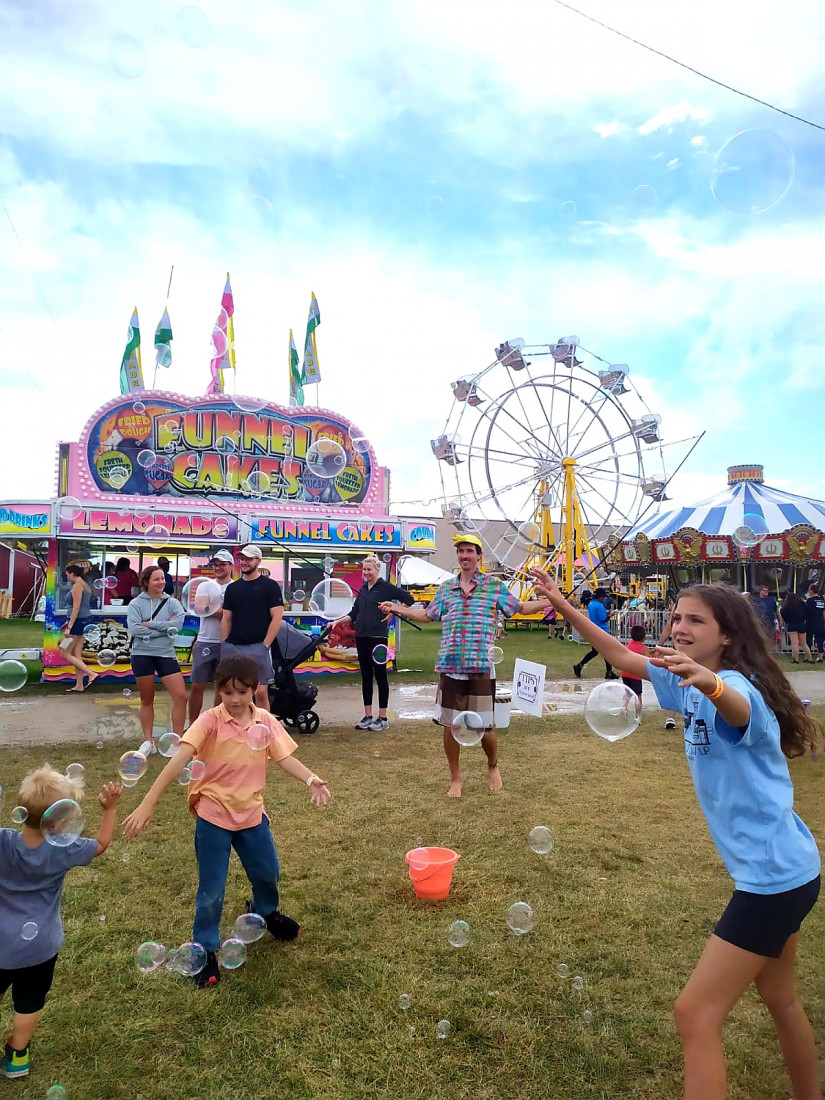 Hire Magical Bubbles Bubble Entertainment in Madison, Wisconsin