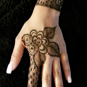 Makeup and Henna by Sonal - Henna Tattoo Artist / College Entertainment in Lagrange, Georgia