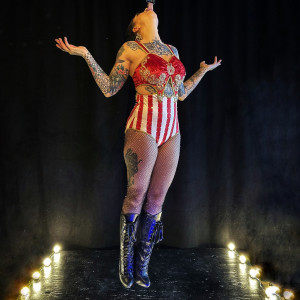 Mania Knox - Fire Performer in Montreal, Quebec