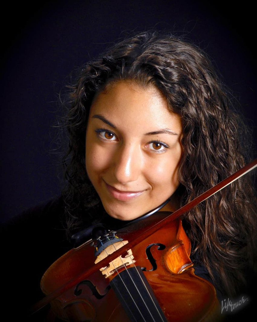 Hire Marina, Classical Violin & Vocalist Violinist in Rochester, New York