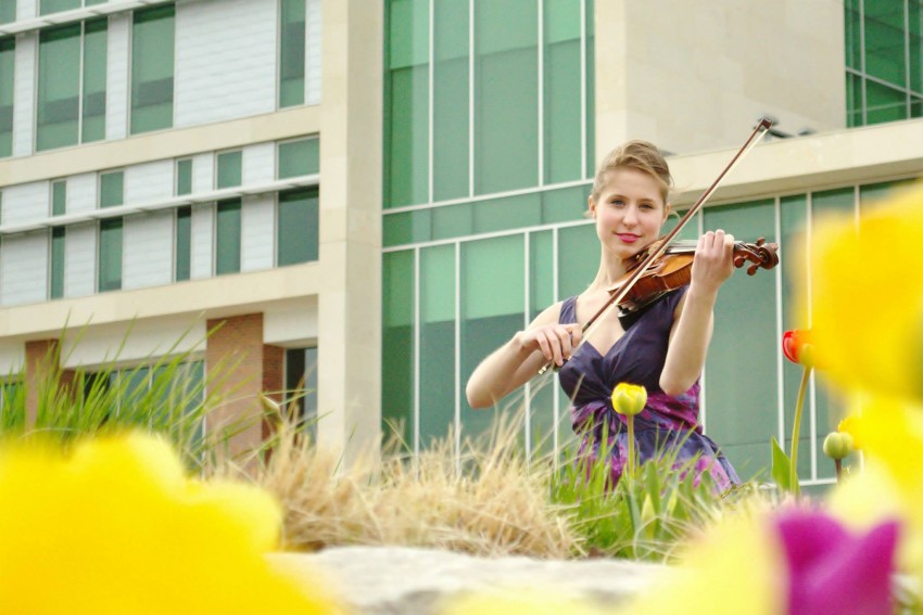 Hire Megan Healy Music Violinist in Kalamazoo, Michigan