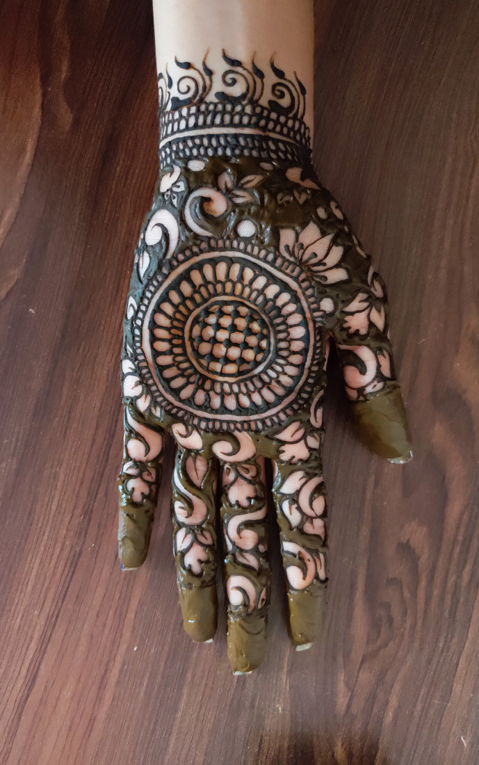 Gallery photo 1 of Mehndi Art by Ashu