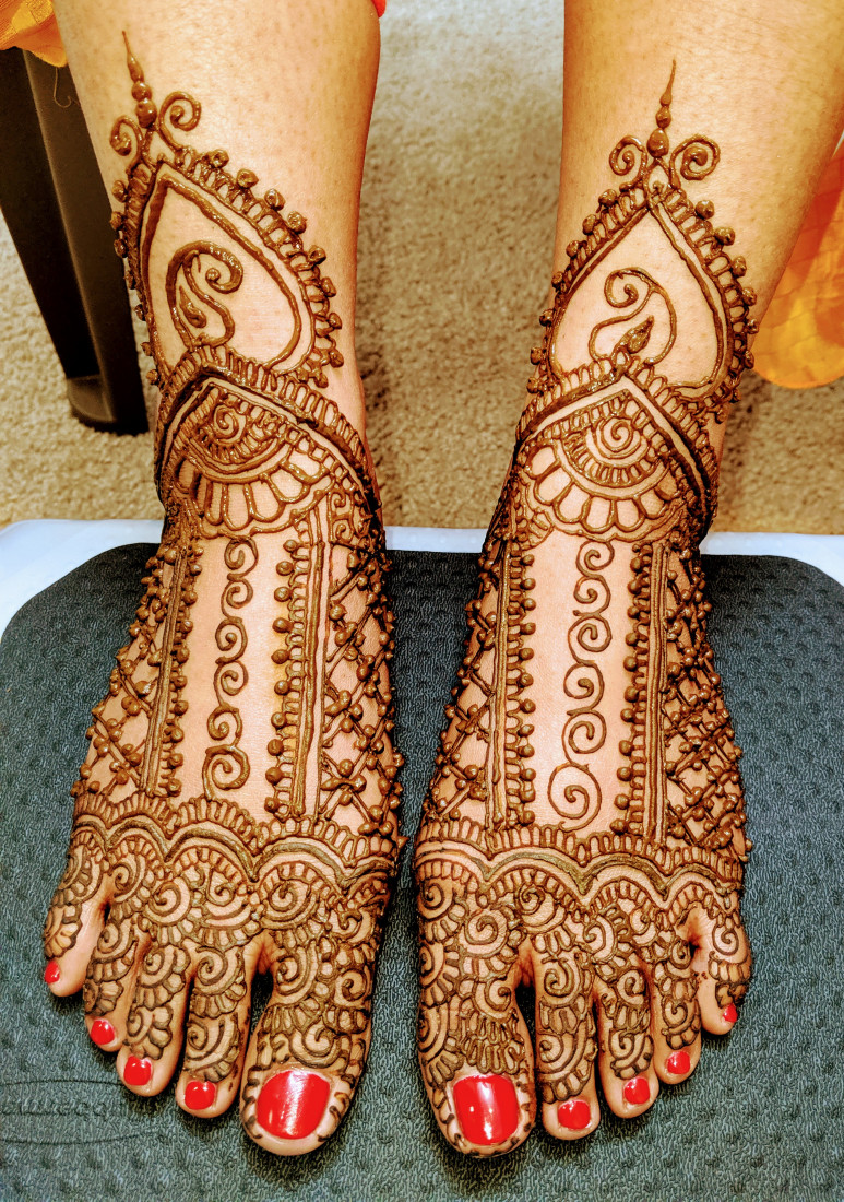 Hire Henna Colors - Henna Tattoo Artist in Tampa, Florida