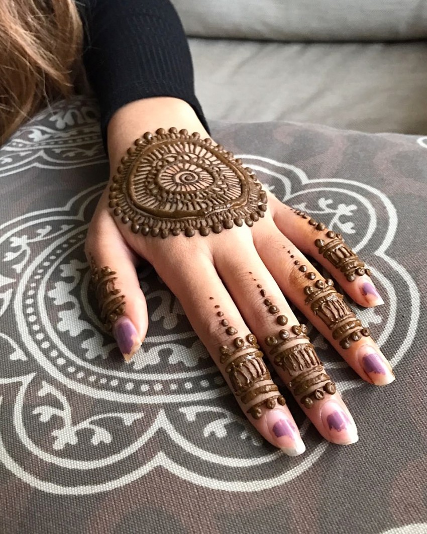 Hire Mehndi It - Henna Tattoo Artist in Elk Grove, California