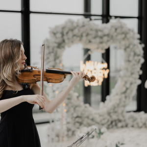 Miriam Cacciacarro-Stunning Violinist - Violinist / Wedding Entertainment in Toronto, Ontario