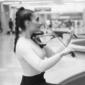 Modern Violinist - Violinist / Strolling Violinist in York, Ontario