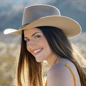 Molly Kruse - Country Singer in Los Angeles, California