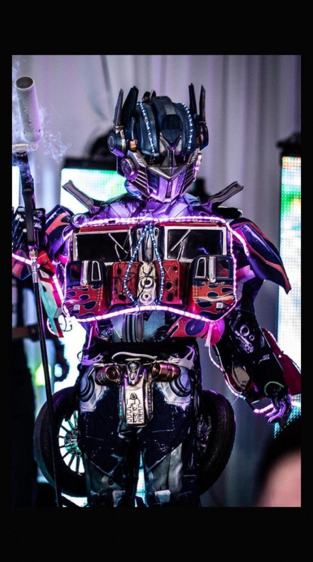 Hire Bivens Stilt Walker Stilt Walker in Atlanta,