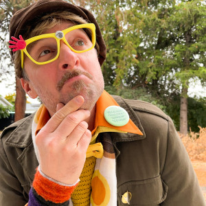Mr. Brown Knows - Balloon Twister in Kelowna, British Columbia