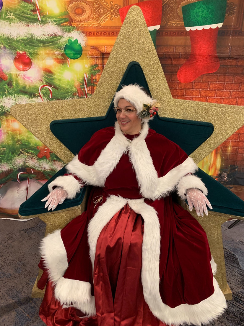 Gallery photo 1 of Mrs. Claus Giggles