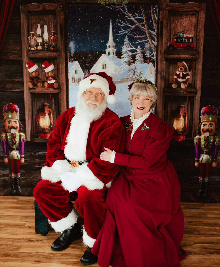 Gallery photo 1 of Nevada Santa & Mrs. Lollie Claus