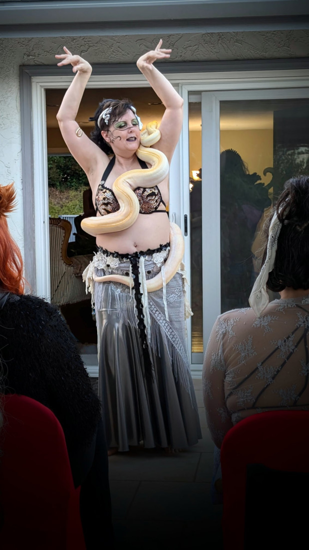 Gallery photo 1 of Nagaina bellydancer/snake dancer