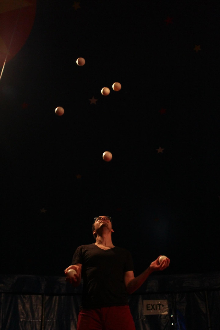 Gallery photo 1 of Nick the Juggler