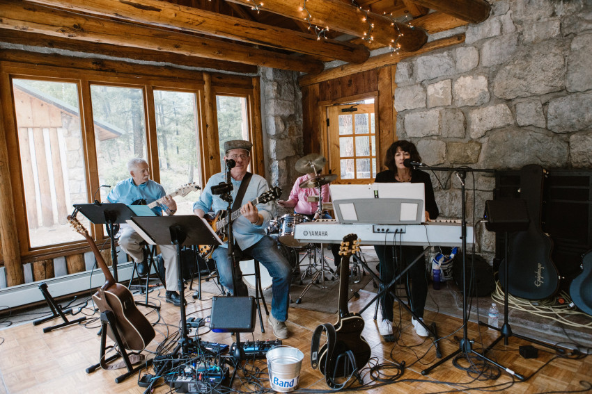 Gallery photo 1 of Olde & in the Way Band