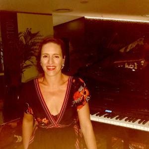 Olga loves piano - Pianist in Paris, Ontario