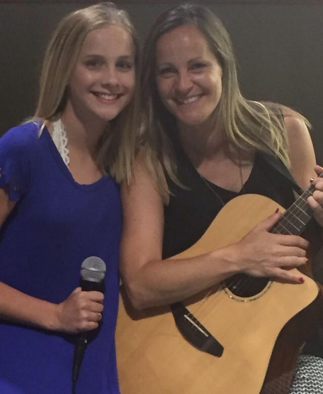 Hire Denise Forney, singing guitarist Singing Guitarist in West Des