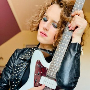 Olivia Nied - Singing Guitarist / Multi-Instrumentalist in Northampton, Massachusetts