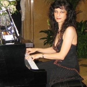 Claudia Sanchez, the Passionate Pianist - Pianist / 1940s Era Entertainment in Pittsburgh, Pennsylvania