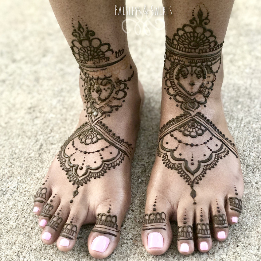 Hire Paisleys & Swirls Henna Tattoo Artist in Houston, Texas