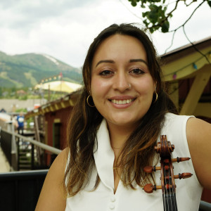 Paulina Flores-Violist
