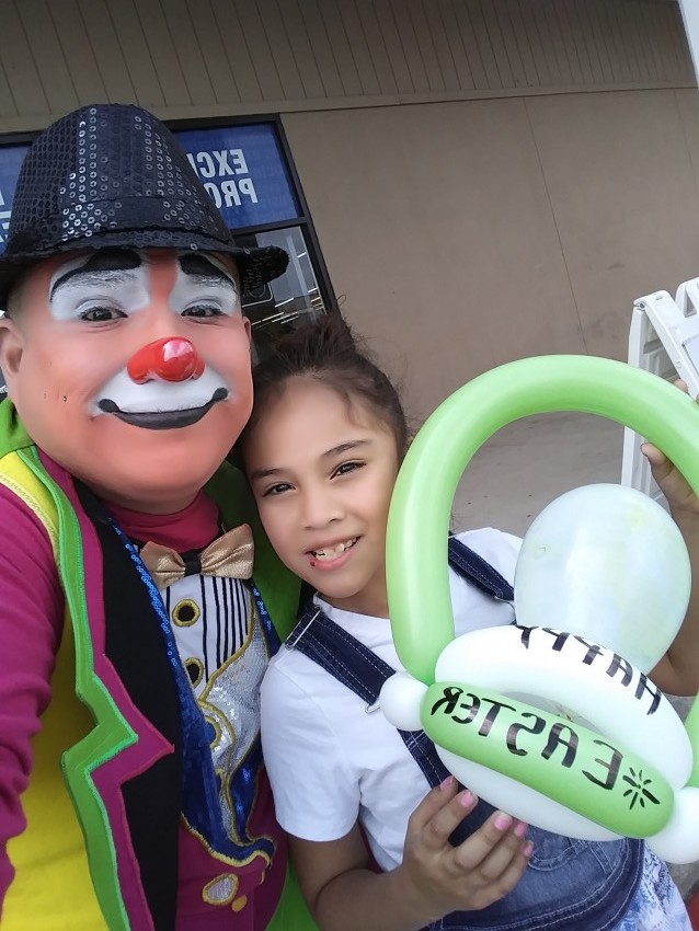 Hire Payaso Cascarin Balloon Twister in San Antonio, Texas