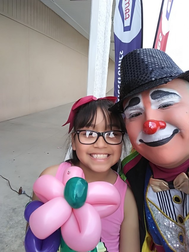 Hire Payaso Cascarin Balloon Twister in San Antonio, Texas