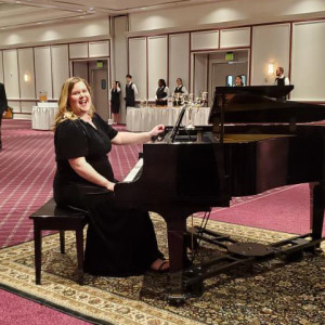 Pensacola Pianist - Pianist / Holiday Party Entertainment in Pensacola, Florida