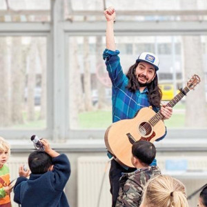 Pete Moss - Singing Guitarist in Toronto, Ontario