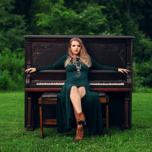 Pianist - Lindsey Folsom