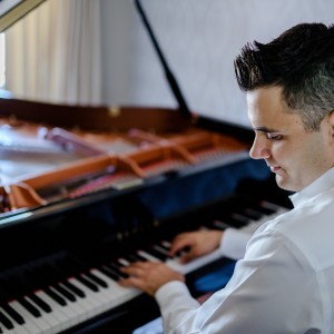 Nicholas Deek - Pianist - Pianist / Wedding Musicians in Ottawa, Ontario