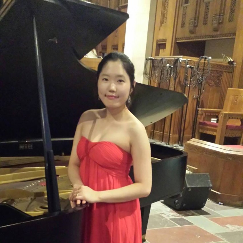 Gallery photo 1 of Pianist Soo Ji Lee