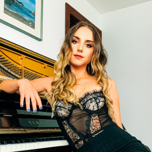 Ivy Alex - Singing Pianist in Old Hickory, Tennessee