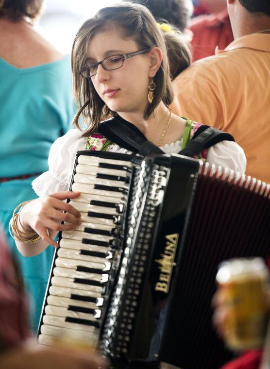 Hire Rebecca Jane Accordion/Keyboard/Pianist Accordion Player in
