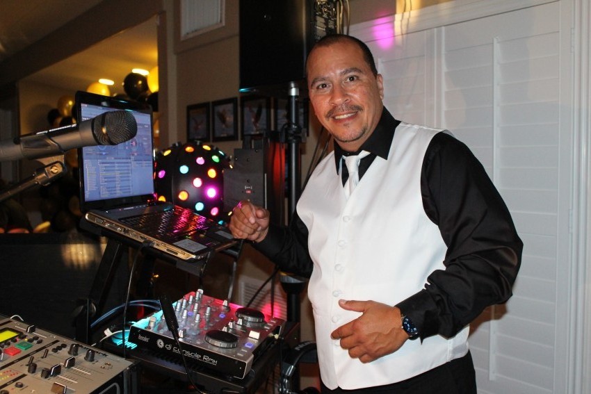 Gallery photo 1 of Red carpet DJ services